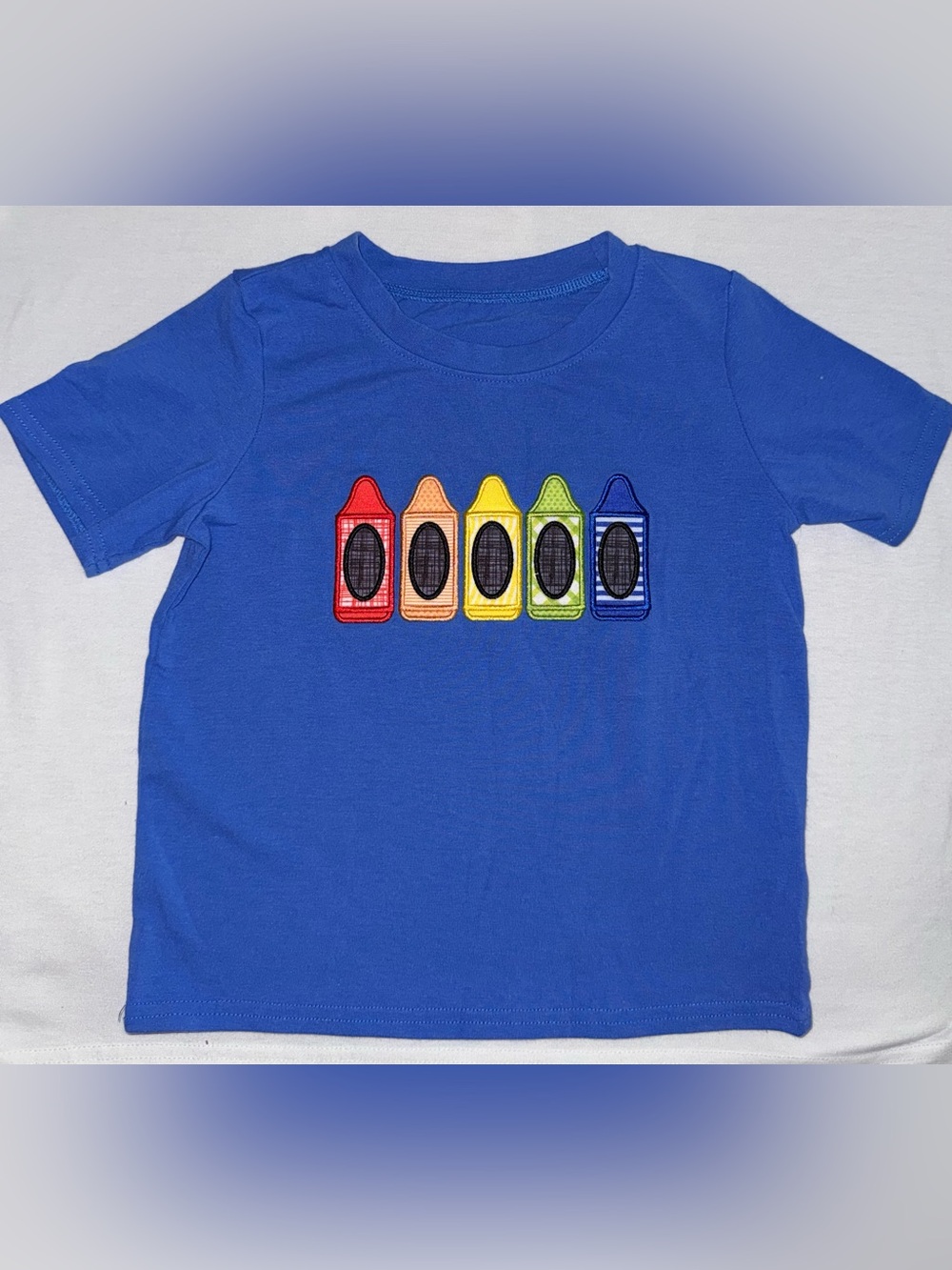 Back to school EUC BOYS 3t Blue tee with appliqué crayons